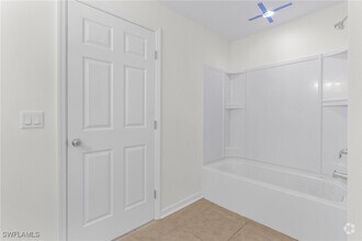 Building Photo - 390 Shadow Lakes Dr
