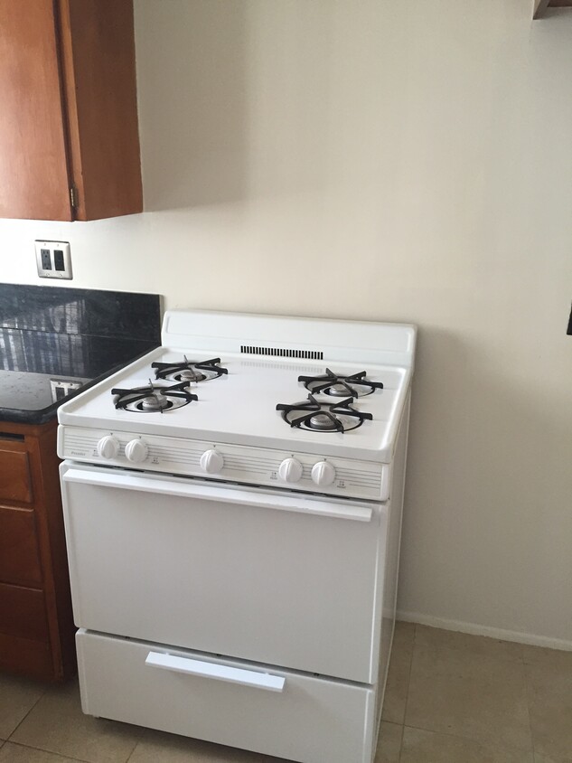 Foto principal - 12426 Moorpark St