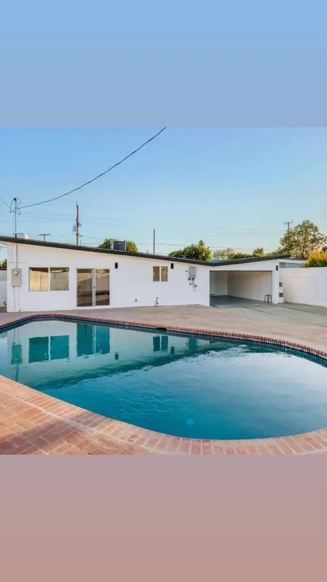 Foto del edificio - 17801 Saticoy St