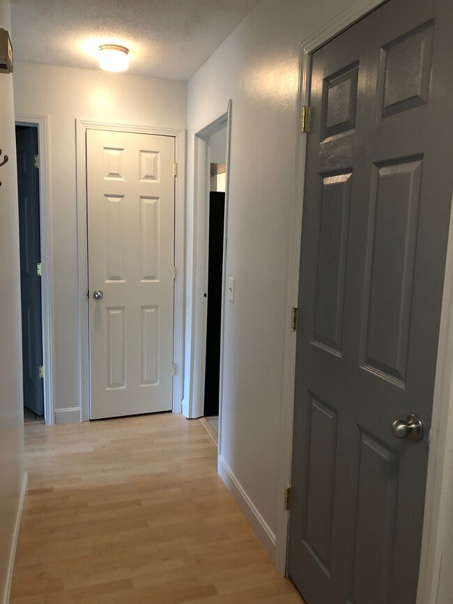 Foto del edificio - 124 Quarry Hill Rd