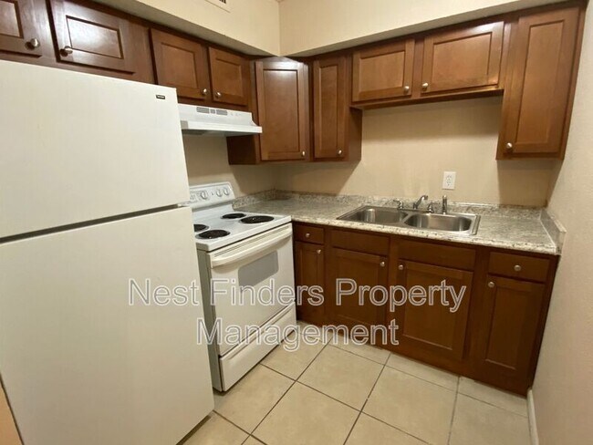 Building Photo - 1318 Sydney Pl