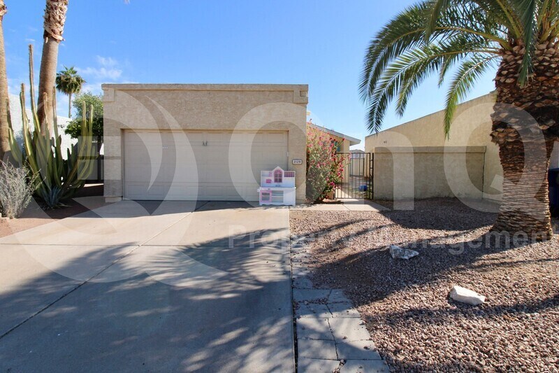 Primary Photo - 2129 N Villas Ln