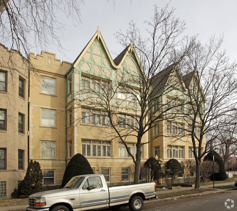 Building Photo - Twin Gables