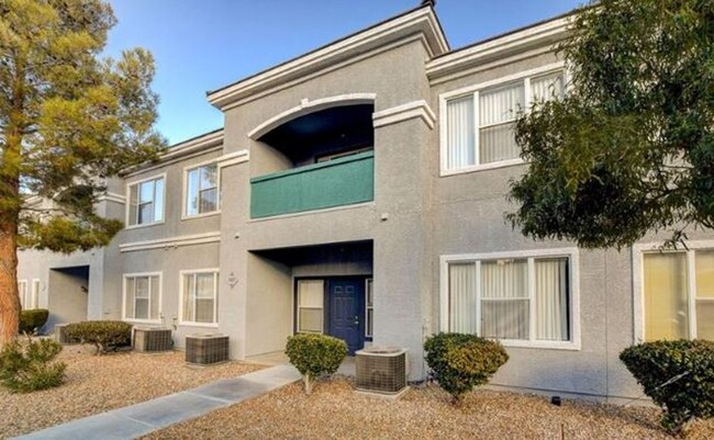 Foto del edificio - BEAUTIFUL 2 BED 2 BATH CONDO LOCATED ACROS...