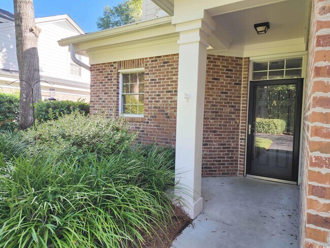 Building Photo - 613 Golden Bear Dr