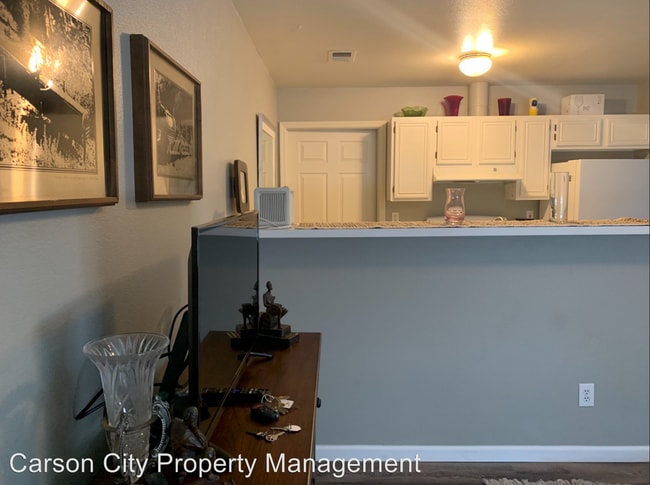 Building Photo - 976 Latigo Dr