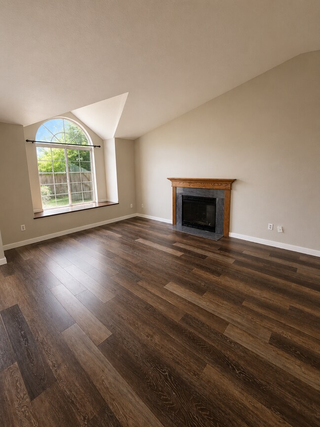 Building Photo - Must See 3 BED/2 Bath Rambler in Heart of Tumwater! Available 8/05/26!