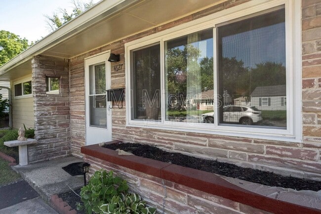Building Photo - 4627 Karen Dr