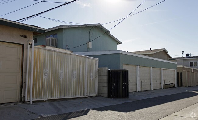 Building Photo - 10330 Kimberly Ave