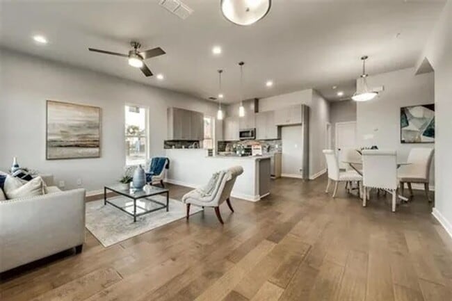 Building Photo - 5805 Rivendell Dr