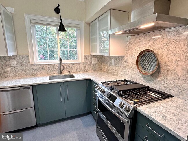Foto del edificio - 3614 Greenway Pl