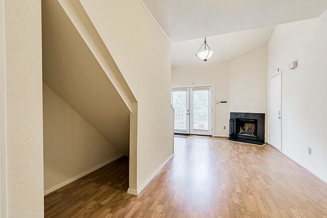 Building Photo - 2425 Holly Hall St
