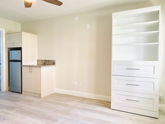 Building Photo - LIVE IN THE HEART OF LA JOLLA VILLAGE! STU...