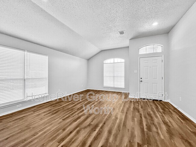Foto del edificio - 3318 Lochwood Dr