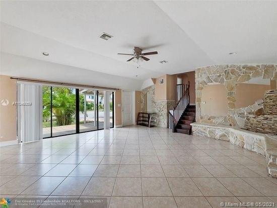 Foto del edificio - 1425 NE 4th Ct