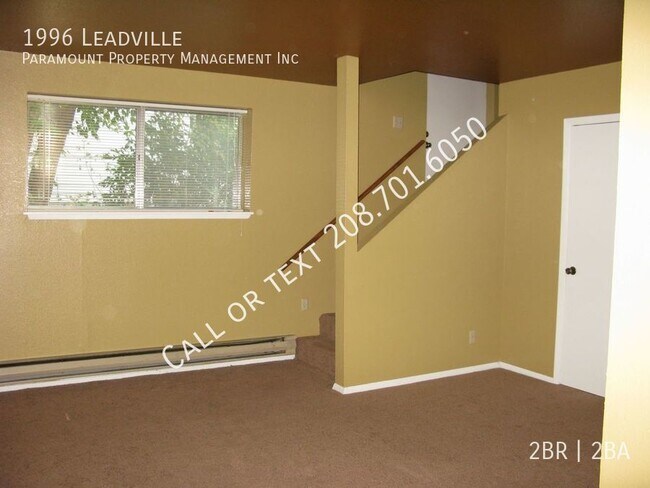 Building Photo - Close to Downtown, Two Story Town Home