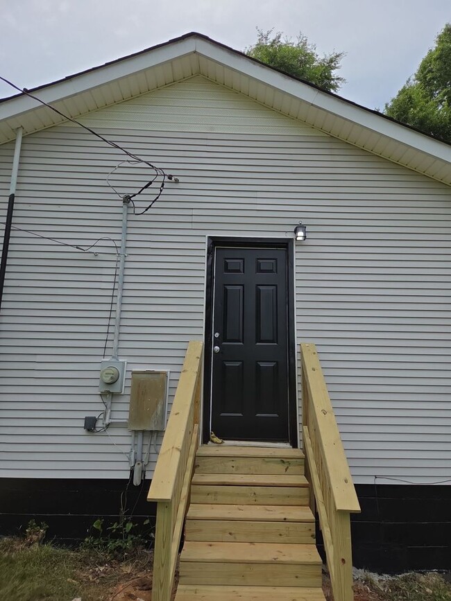 Building Photo - Newly remodeled home is located in Lancaster, SC 29720.