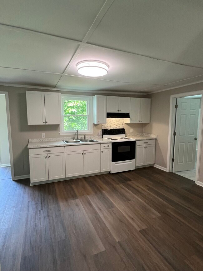 Building Photo - 239 Thorn Dr