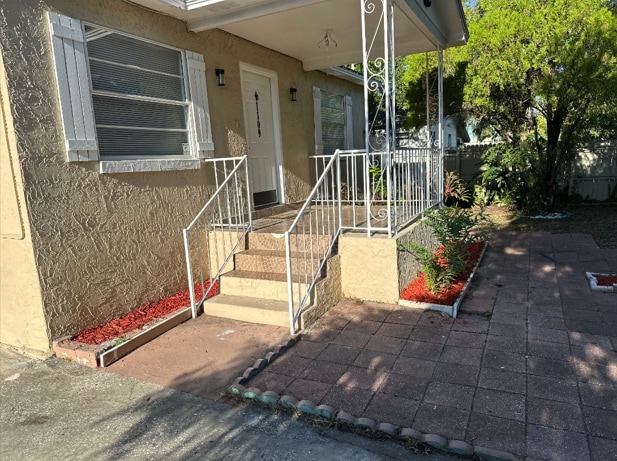 Building Photo - 1109 E Okaloosa Ave