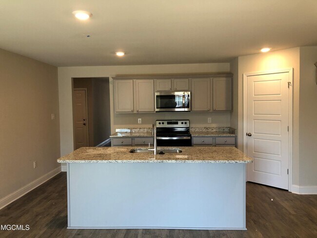 Foto del edificio - 6578 Eastland Cir