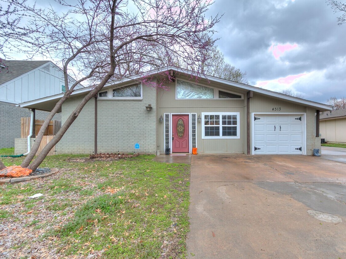 Foto principal - 3 Bedroom Available in Broken Arrow School...
