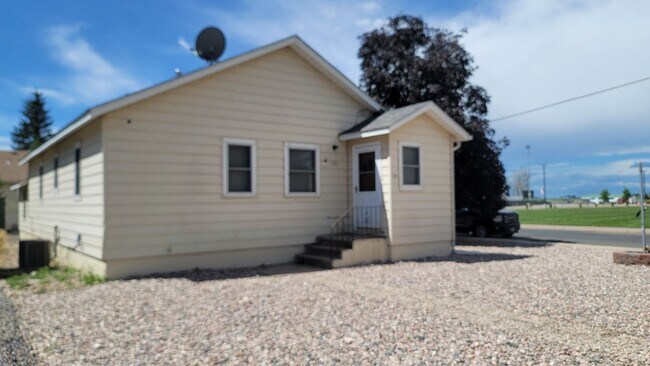 Foto del edificio - Amazing 4 bedroom Ranch home on a corner l...