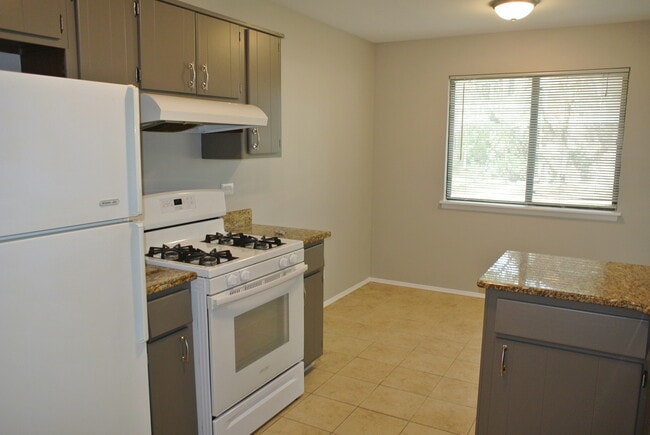 Building Photo - 1546 Williamsburg Dr
