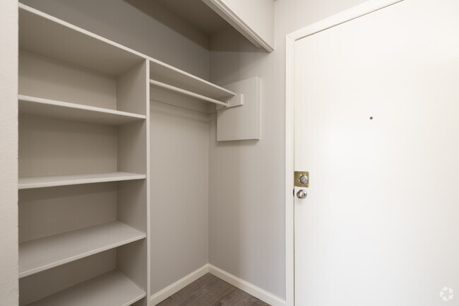 1BR, 1BA - 460SF - Closet - Arbor Pointe Apartments