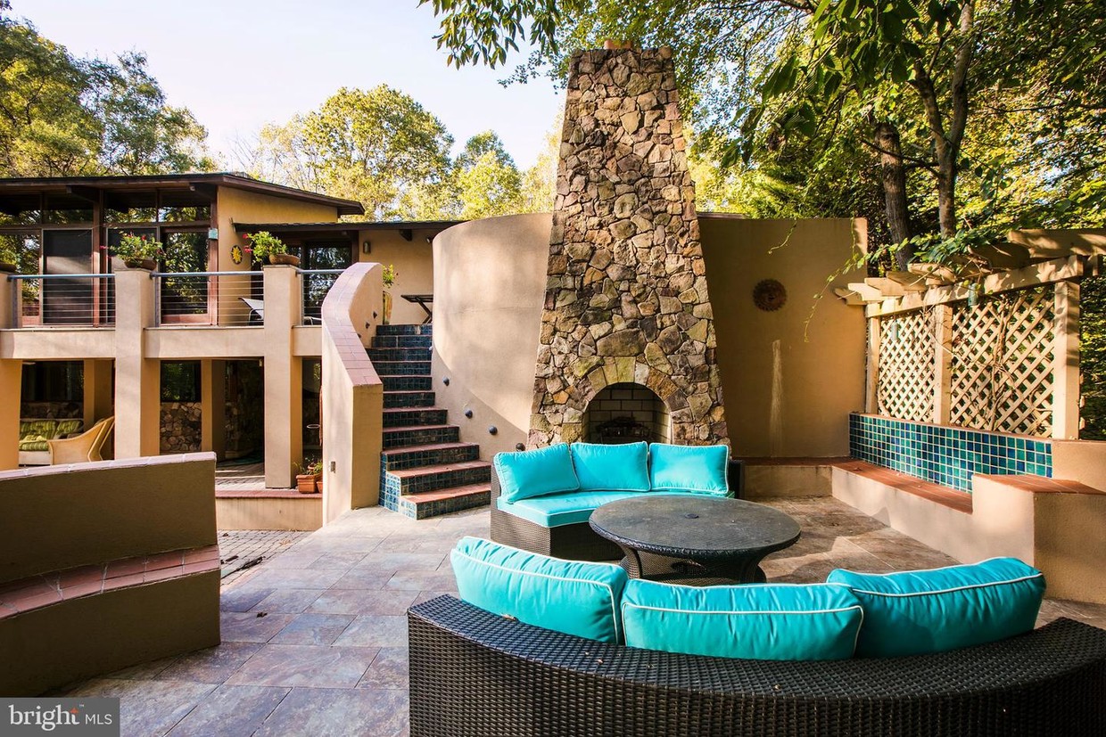 Foto principal - 8745 Old Dominion Dr