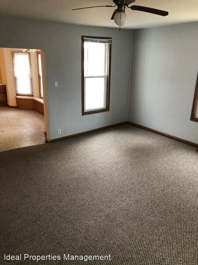 Building Photo - 2 br, 1 bath House - 100 West Spruce