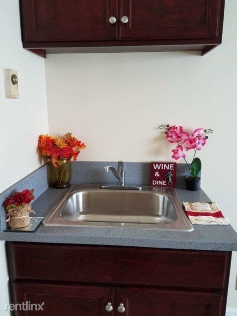 Building Photo - 1 br, 1 bath Apartment - 2905 Leeward Ave