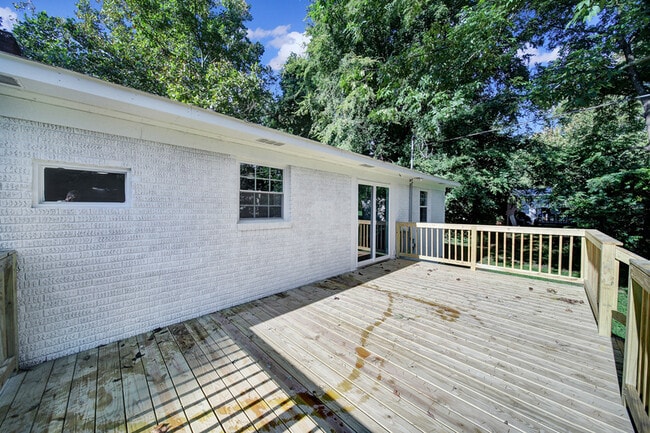 Foto del edificio - 6215 Robinson Church Rd