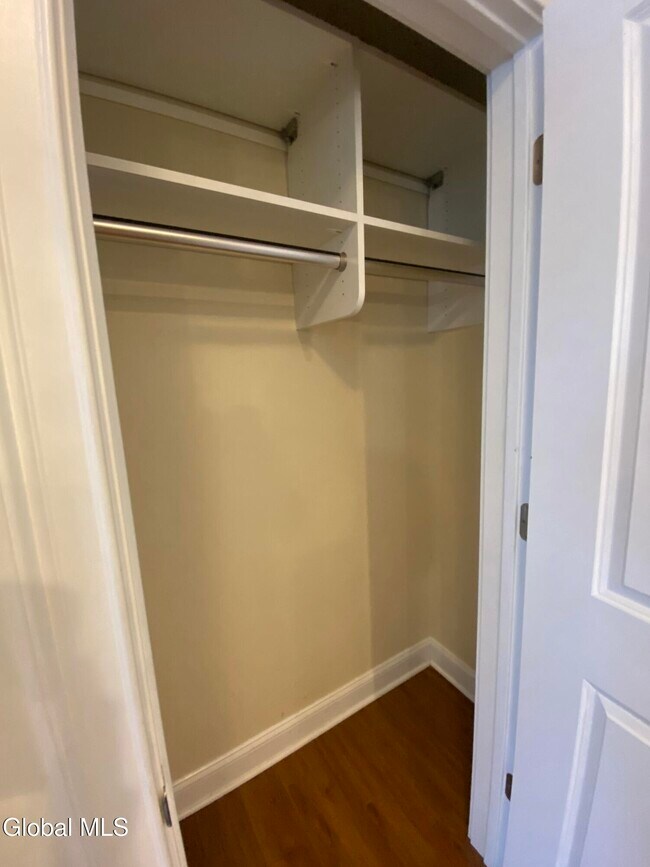 Foto del edificio - 60 Weibel Ave