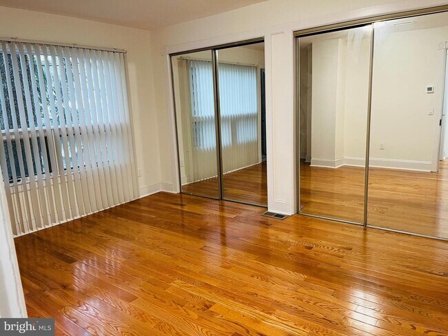 Foto del edificio - 58 Leigh Ave