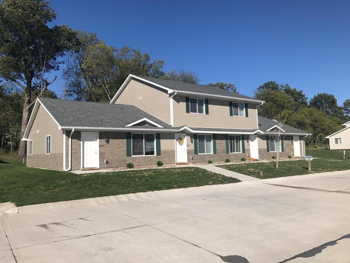 955 Parker Blvd, Polk City, IA 50226 Townhome Rentals in Polk City IA