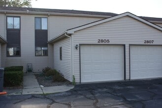 Building Photo - 2803-2811 Scarlet Oak Dr