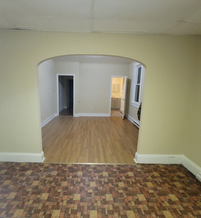 Building Photo - 53 Parsonage St