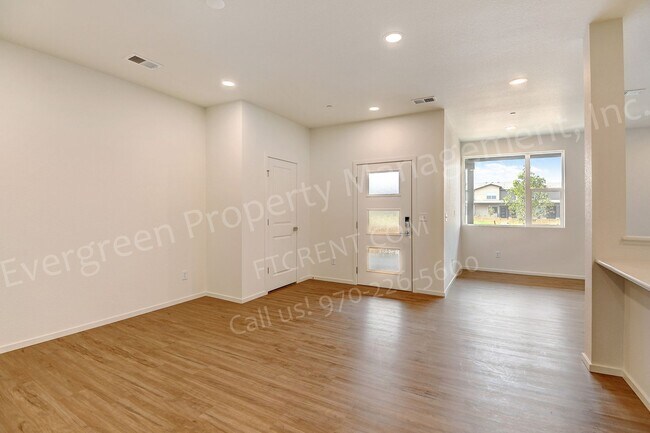 Foto del edificio - Gorgeous Townhome at Townhomes at Trailside.