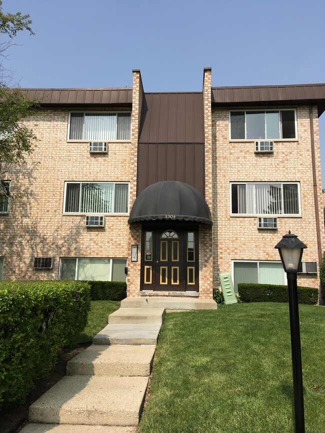 Foto del edificio - 1304 S Hunt Club Dr