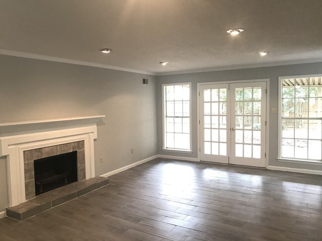 Foto del edificio - 5 Bedrooms + Bonus & 3 Bathroom.