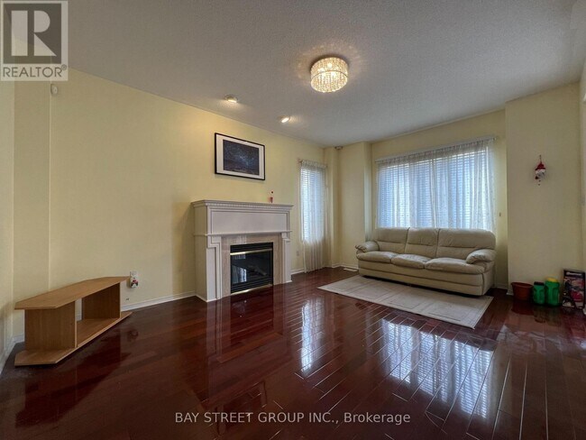 Photo du bâtiment - 348 Shirley Dr