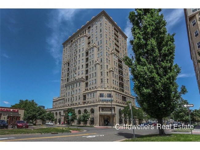 Building Photo - 475 W 12th Ave