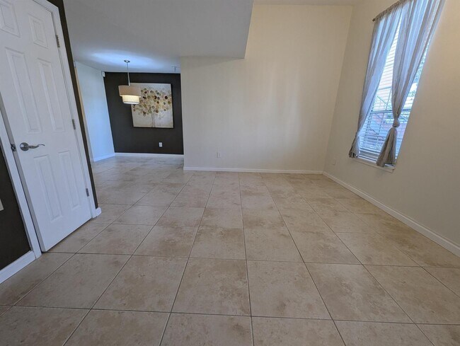 Foto del edificio - 1345 Crystal Way