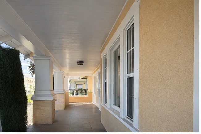 Foto del edificio - 1424 W 45th St