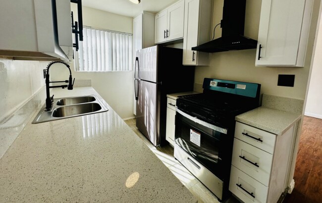 Foto del edificio - 719 N Kingsley Dr