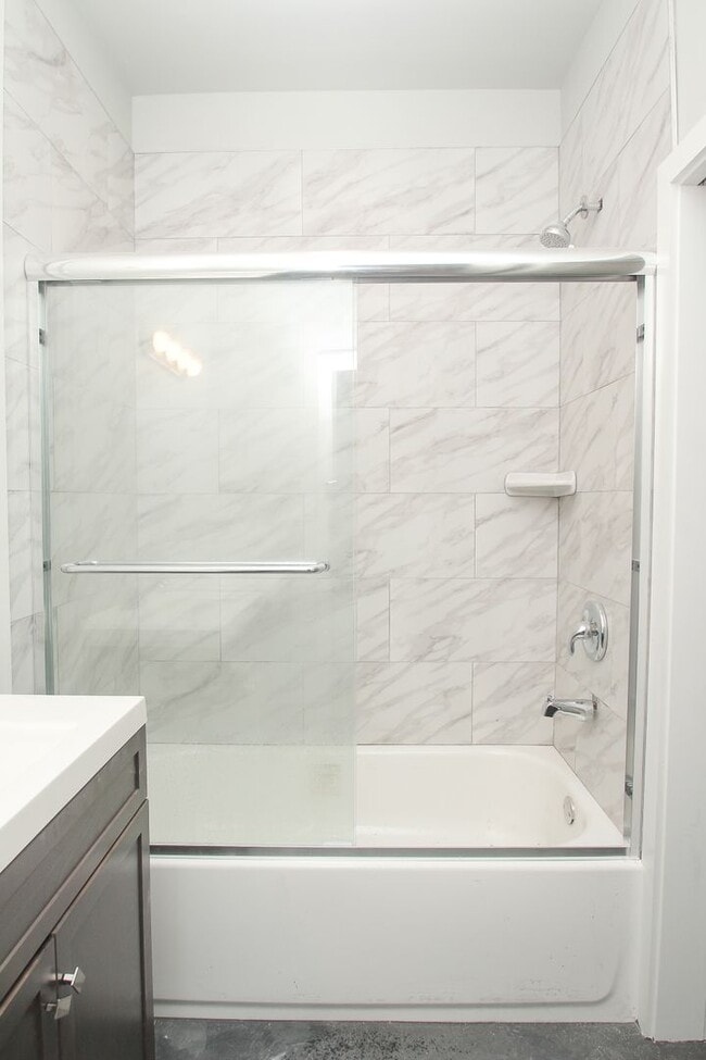 Photo - Large Point Breeze Home