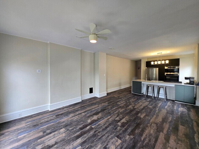 Building Photo - Charming 2BR Top Floor Apartment in Columbus