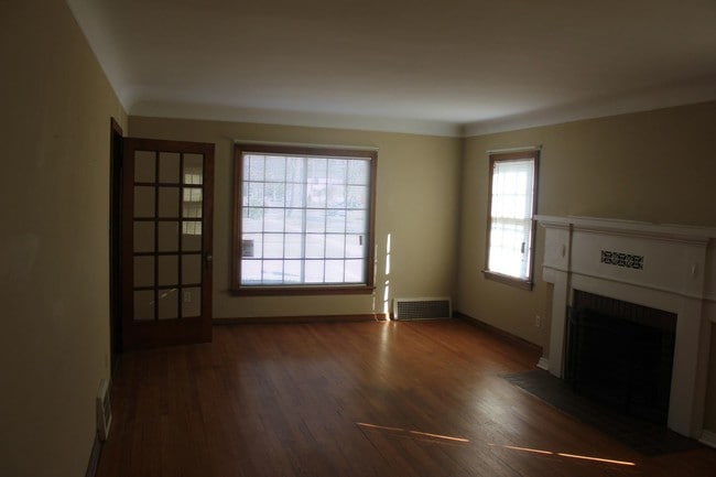 Building Photo - 2126 Pierce St