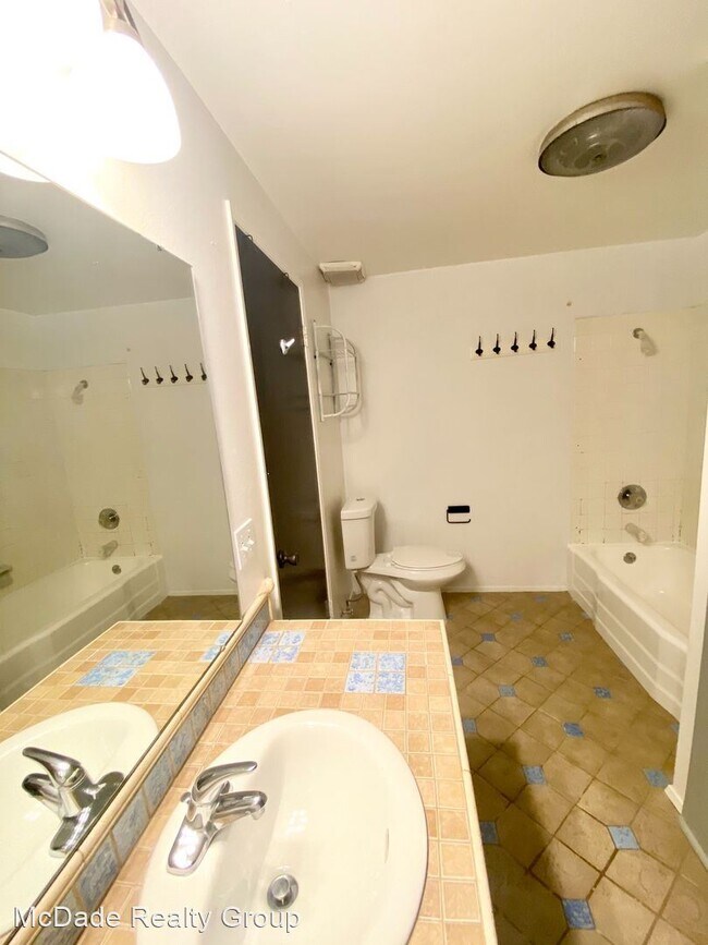 Building Photo - 2 br, 1 bath House - 1870 Fairway Park Unit B
