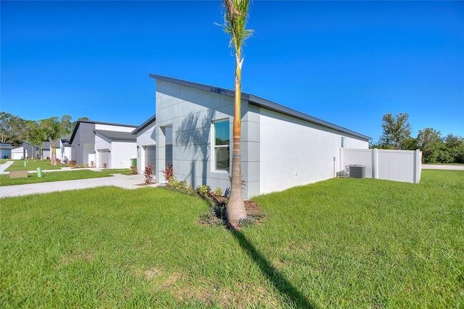 Building Photo - 330 Royal Palm Wy